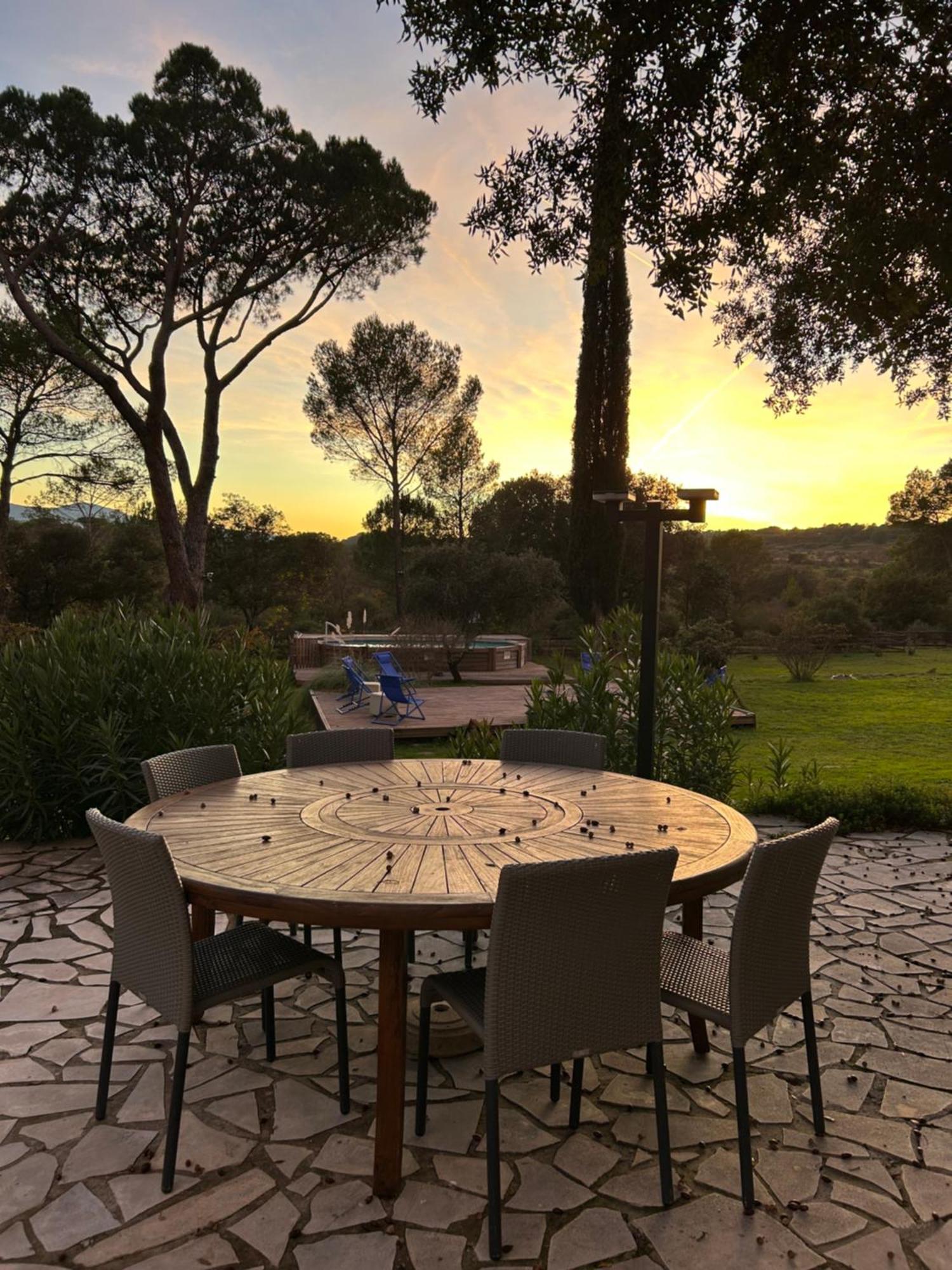 Residence Gabrielle Le Cannet Des Maures Exterior foto